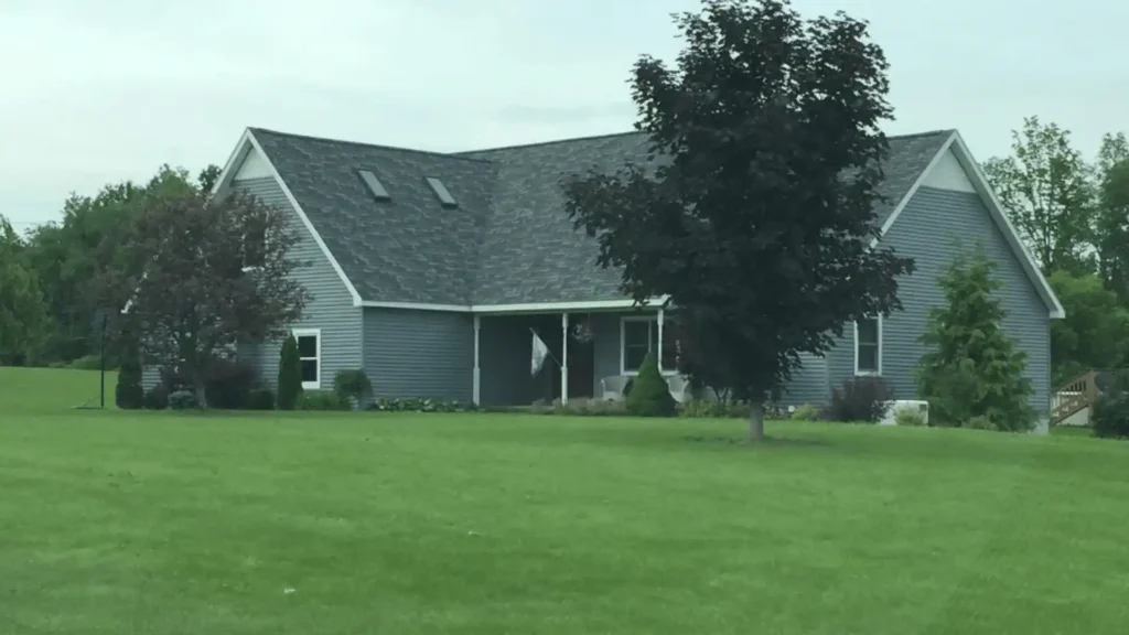 Architectural asphalt shingle roof installed by Cobblestone Construction in Utica NY